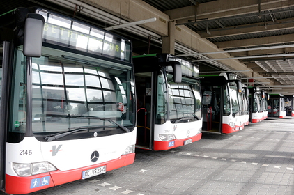 Busse in der Wagenhalle auf dem Betriebshof der Vestischen in Herten.