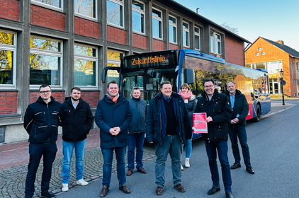 Gruppenbild bei der Veranstaltungsreihe Mobiler Zukunftsdialog in Haltern mit Vertreter*innen aus Politik, Verwaltung und von der Vestischen