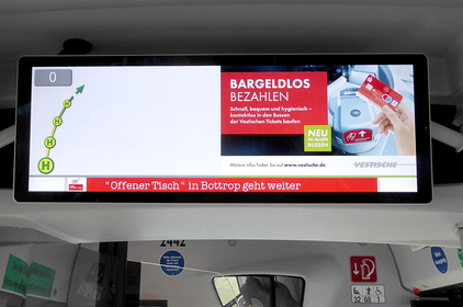 Bildschirmwerbung auf einem Monitor im Bus der Vestischen.