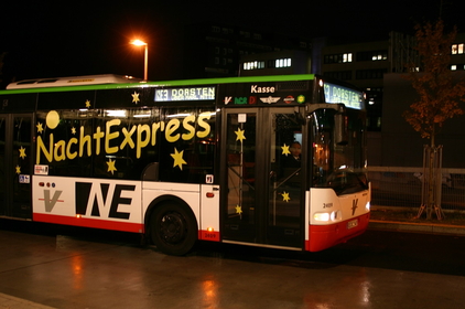 Nachtexpress der Vestischen im Dunkeln Richtung Dorsten.