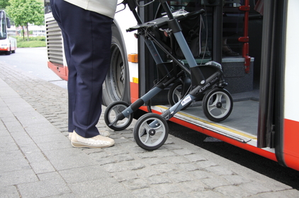 Einstieg hinten mit Rollator